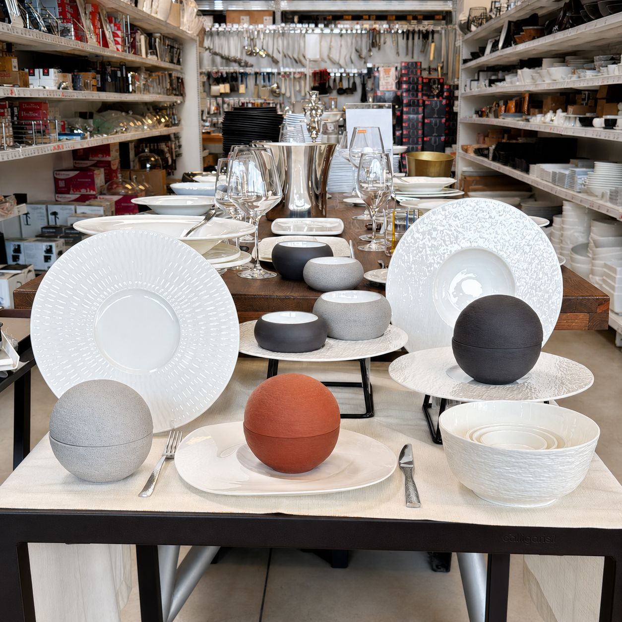Showroom Forhotel a Matera con piatti e forniture professionali