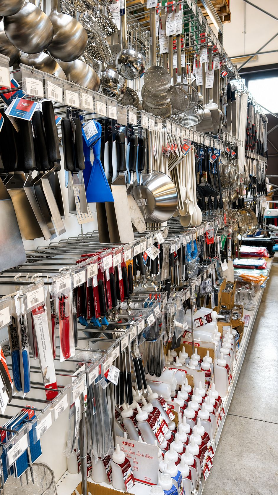 Utensili da cucina professionali nello showroom Forhotel